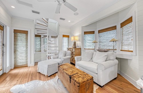 Seaside Cabin | Rendezvous Carriage-Gorgeous Carriage Home with 1 bed/1bath