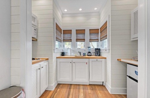 Seaside Cabin | Rendezvous Carriage-Gorgeous Carriage Home with 1 bed/1bath
