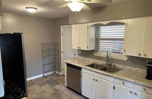 Hillcrest House | Renovated 3BR House in Little Rock