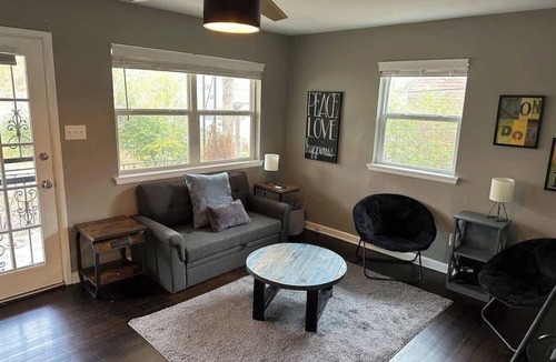 Hillcrest House | Renovated 3BR House in Little Rock