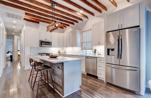 Saint Thomas Development Apartment | Renovated 3BR LGD home near Magazine St. Walk to cafés, streetcar to FQ & Dome.