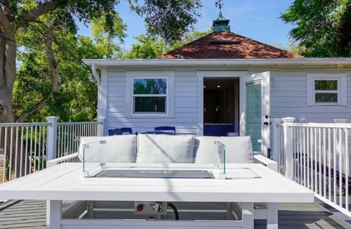 Bartlett Park House | Renovated Bungalow blocks from Downtown St. Petersburg
