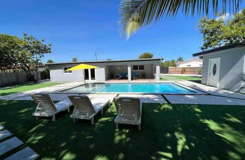 Ludlam Apartment | Renovated Grand Villa Paradise Amazing pool, BBQ & Ping Pong