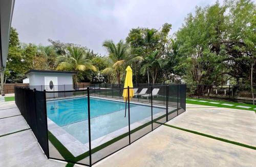 Ludlam Apartment | Renovated Grand Villa Paradise Amazing pool, BBQ & Ping Pong