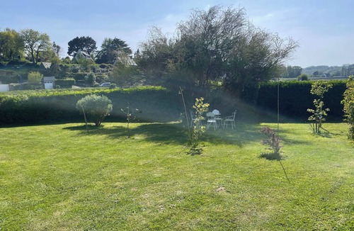 Plestin-les-Greves Cottage | Renovated house, sea view, seafront. 5-minute walk to the beach. Garden. Sleeps 8