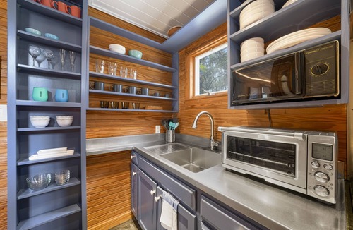 Seaside House | Renovated Seaside Cottage, Pet Friendly, Luxury Touches+ 2 Adult Bikes!