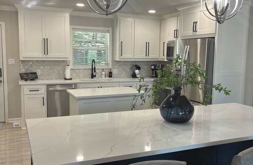 Lakeland House | Renovated with great lake views & swim dock!