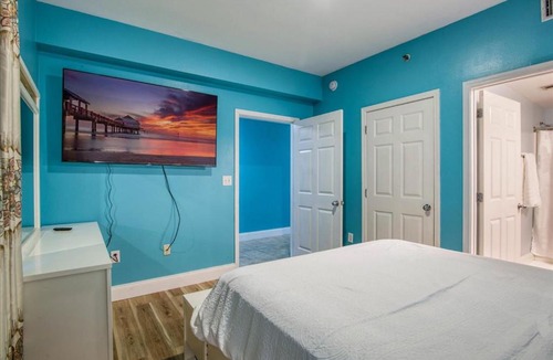 Panama City Beach Apartment | Resort Condo + Wi-Fi + 5 Pools + Gym + Jacuzzi