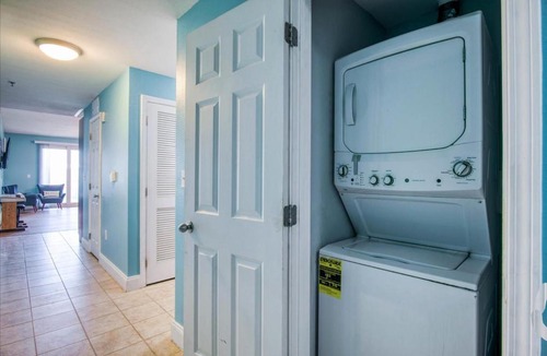 Panama City Beach Apartment | Resort Condo + Wi-Fi + 5 Pools + Gym + Jacuzzi