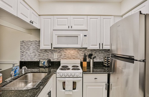 Central Naples Apartment | Resort condo with fast WiFi, AC & snowbird-friendly