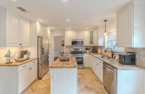 Panther Creek House | Resort-Style Pool + Spa + BBQ. Spacious 4 bdr Home @The Woodlands