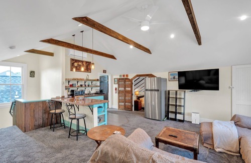 South 7th Ward Bed & Breakfast | Restored 4BR Creole cottage in Marigny. Sleeps 12, 2 kitchens, patio, walk to Frenchmen & FQ.