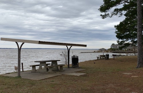 Flowood House | Retreat at the Beautiful Ross Barnett Reservoir