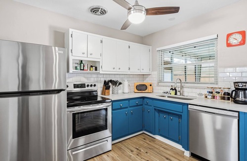 South Pinellas Community Council House | Retreat in St. Pete - Close to Beaches - 2 Bedroom Home w/Private Pool and Mini Golf