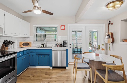 South Pinellas Community Council House | Retreat in St. Pete - Close to Beaches - 2 Bedroom Home w/Private Pool and Mini Golf