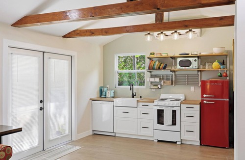 East Naples Cottage | Retro - Chic Cottage Just 8 Min to 5th Ave & Beach