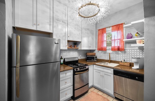 Historic District House | Retro Retreat minutes from downtown