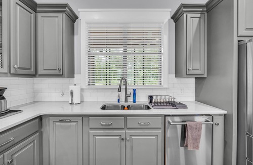 Mayhew House | Ridge's Way, Lakeside Sunsets and Fishing!