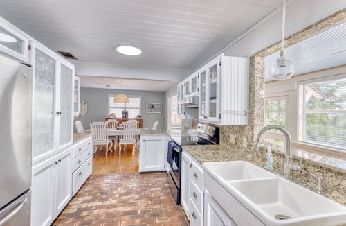 Kiln House | River House 3BR, 1 King, Waterfront views! Private Boat Launch