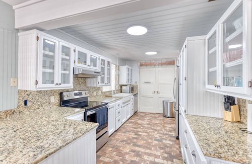 Kiln House | River House 3BR, 1 King, Waterfront views! Private Boat Launch