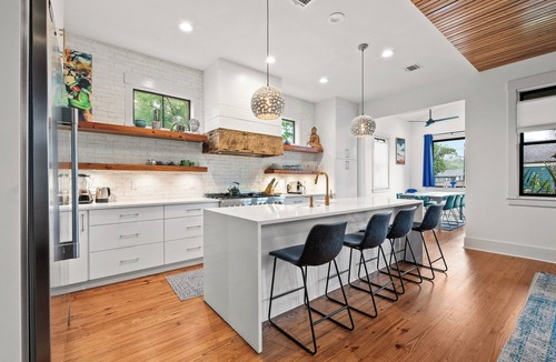 Algiers Point House | River View Luxury with Heated Pool & Take Ferry to French Quarter