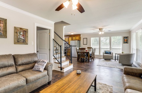 Saint Amant House | Riverfront Family Retreat w/Yard in Saint Amant