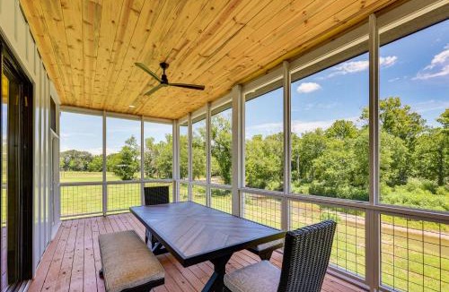 Nashville House | Riverfront Murfreesboro Cabin w/Fire Pit