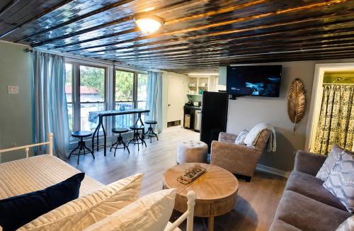 Muscle Shoals House | Riverfront stay Near Wilson Dam with Grill