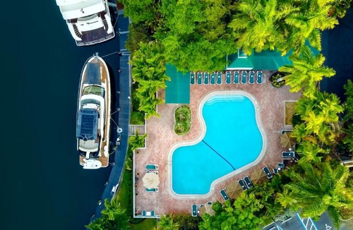 Beverly Heights Hotel | Riverside Hotel