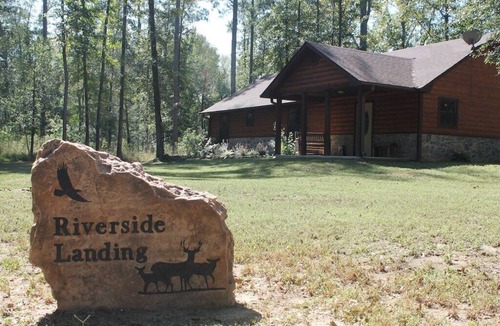 Smithville Cabin | Riverside Landing right on the Mountain Fork River! Kayaks INCLUDED!
