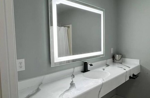 Petal Hotel | Road House Hotel & RV Park