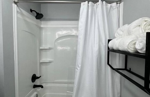 Petal Hotel | Road House Hotel & RV Park