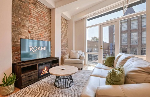 Lower Garden District Apartment | Roami at Churchill | 2 Bedroom w/Balcony