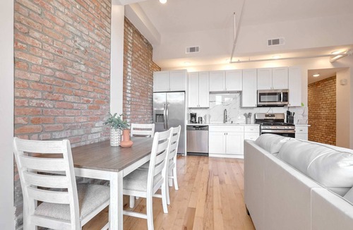 Arts/Warehouse District Apartment | Roami at Churchill | 2 Bedroom w/Balcony