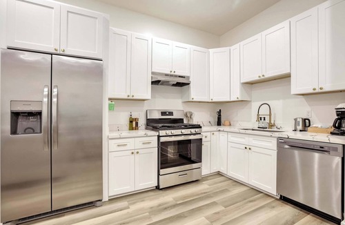 Arts/Warehouse District Apartment | Roami at Churchill | 5 Bed Combo | 2 Units