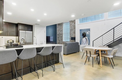 Central Business District Apartment | Roami at Motorworks