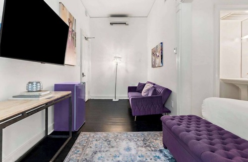 French Quarter Apartment | Roami at St Helene Chartres St with Balcony, Pool