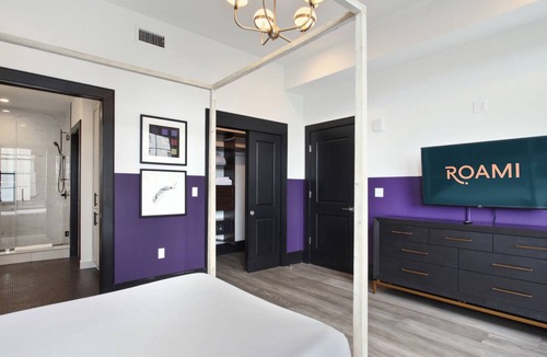Central Business District House | Roami at The Brandywine | Heated Pool |4 Bed Combo