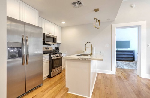 Arts/Warehouse District Apartment | Roami at The Churchill