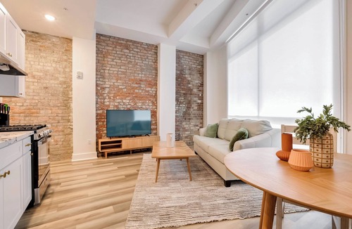 Arts/Warehouse District Apartment | Roami at The Churchill