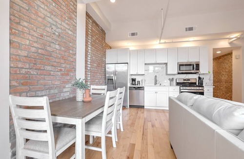 Arts/Warehouse District Apartment | Roami at The Churchill