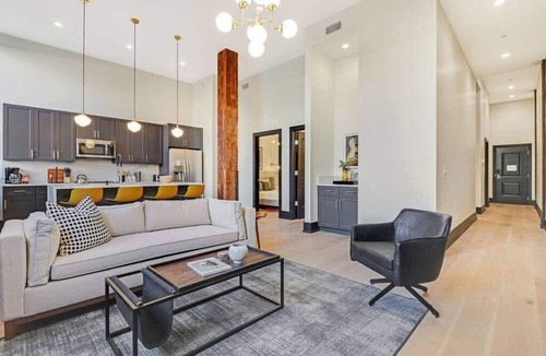 Arts/Warehouse District House | Roami at The Lola | Group Friendly | 6 Bed Combo