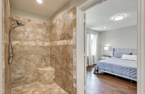Roanoke House | Roanoke Retreat - EV Charger - 3 primary Suites!