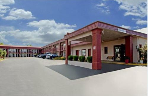 Canton Hotel | Rodeway Inn Canton I-55