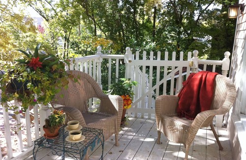 East of Broadway Cabin | Romance, Charm & Privacy for the Perfect Getaway Cottage