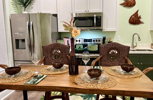 Gulfport Cottage | Romantic Beach Getaway/Walk to the Beach