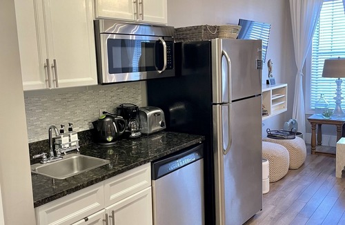 Seacrest Beach Apartment | ROMANTIC RETREAT, Great Location, King bed , Wifi, Deeded beach access