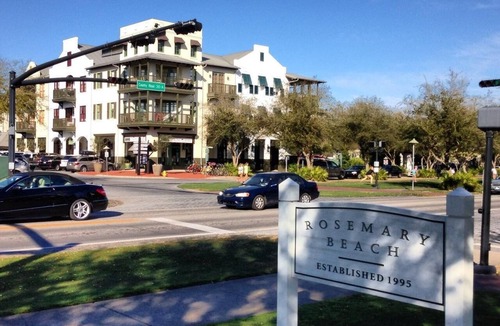 Seacrest Beach Apartment | ROMANTIC RETREAT, Great Location, King bed , Wifi, Deeded beach access