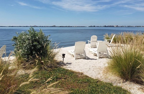 St. Petersburg - Clearwater Villa | Romantic Sea of Love Escape on the Bay with Beach Access