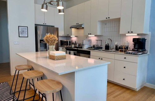 Fort Worth House | Rooftop Retreat Lux Townhome Walk to Magnolia